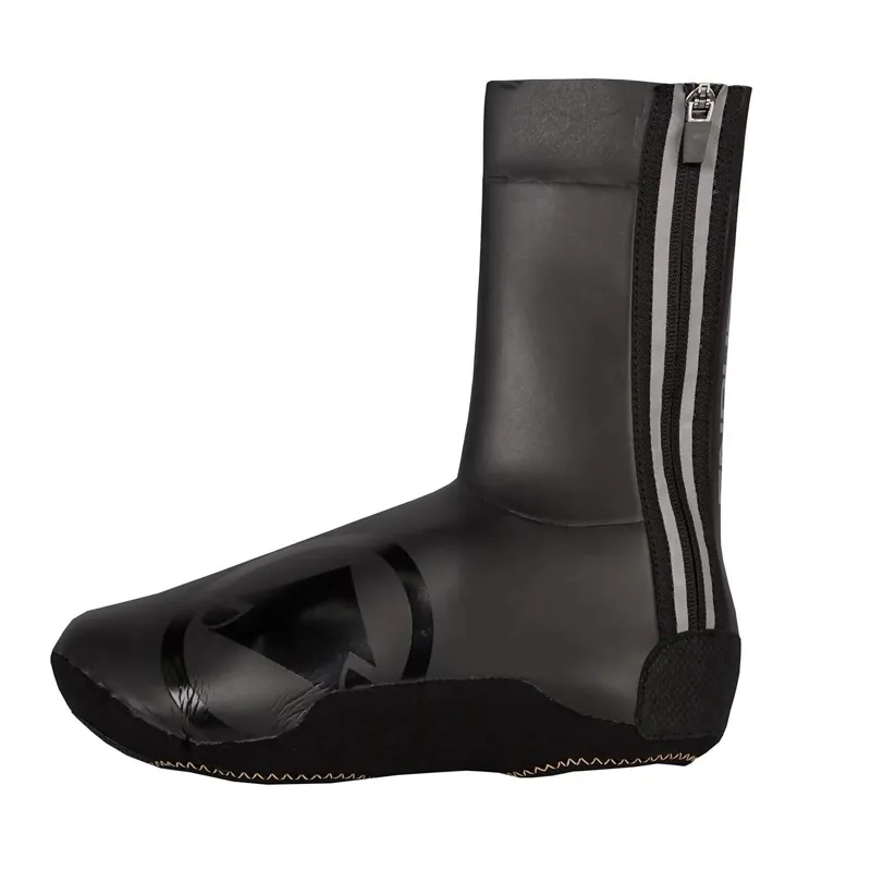 Endura Freezing Point Overshoe II in Black