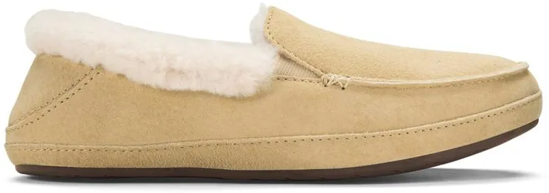 Olukai Ku'Una in Golden Sand