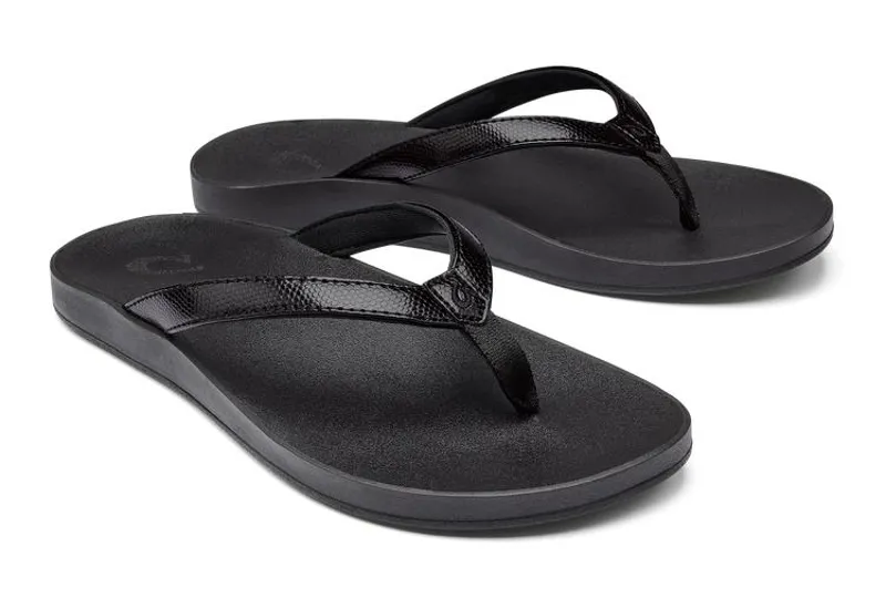 Olukai Pauwe in Black/Black