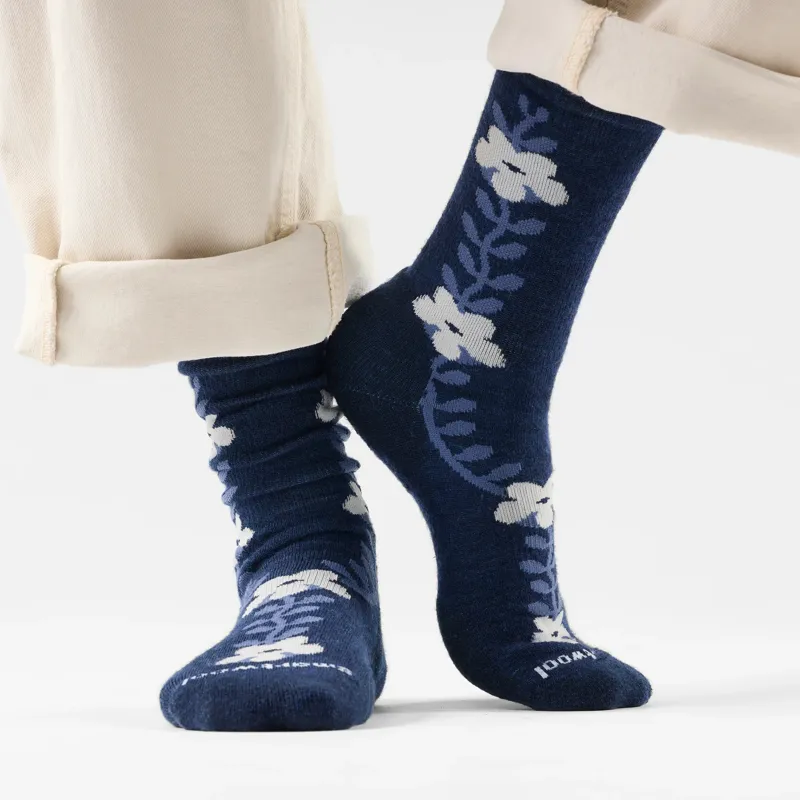 Smartwool Women's Everyday Garden Vine Crew Socks in Deep Navy-1
