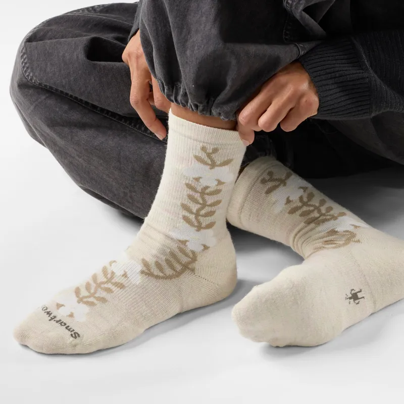Smartwool Women's Everyday Garden Vine Crew Socks in Moonbeam-1