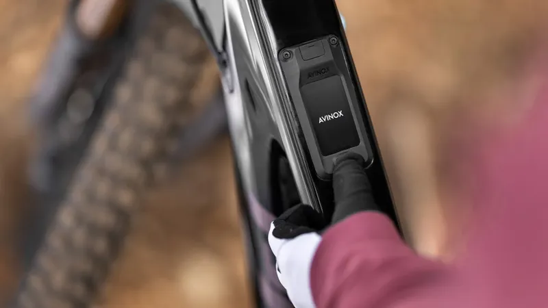 Pivot Cycles Shuttle AMP'd Ride GX Eagle in Burgundy Berry Freeze-2