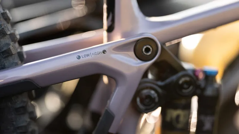 Pivot Cycles Shuttle AMP'd Ride GX Eagle in Burgundy Berry Freeze-1