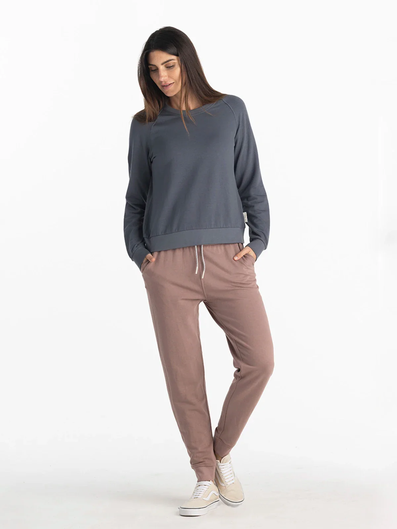 Free Fly Women's Bamboo Lightweight Fleece Crew in Storm Cloud-2