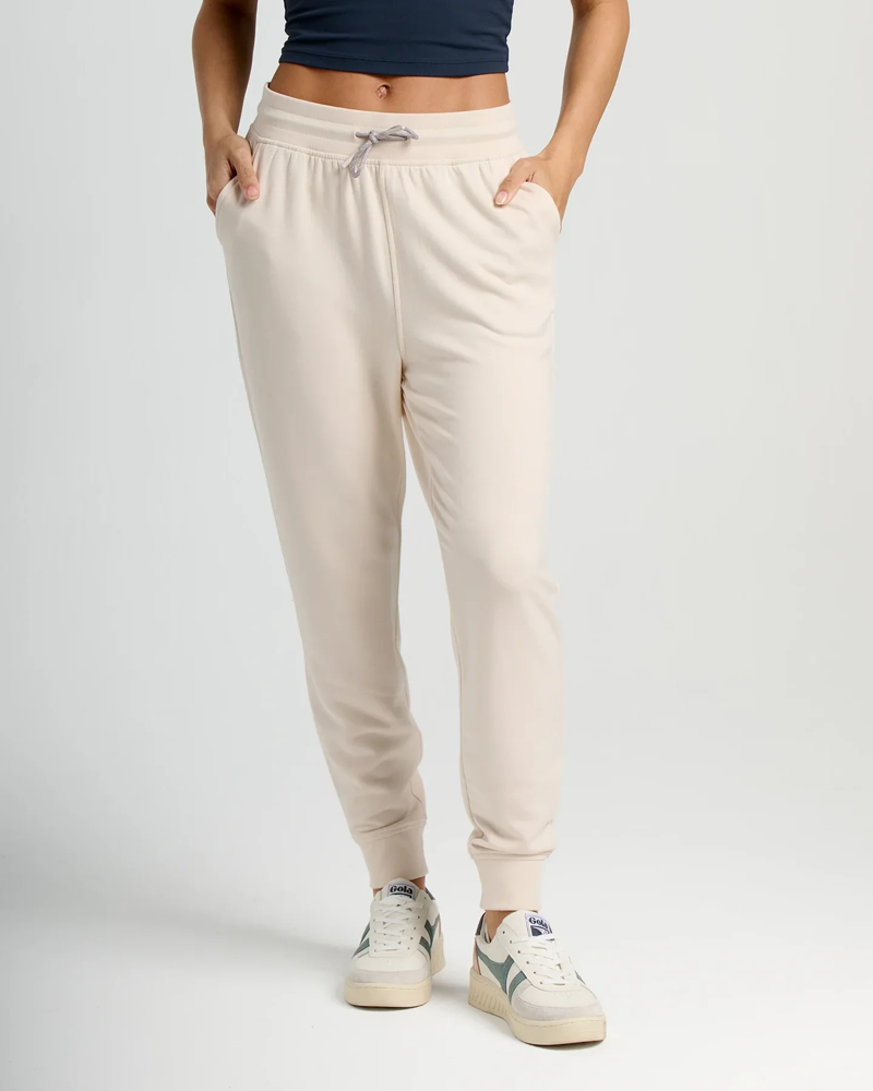 Free Fly Women's Bamboo Lightweight Fleece Jogger in Stone