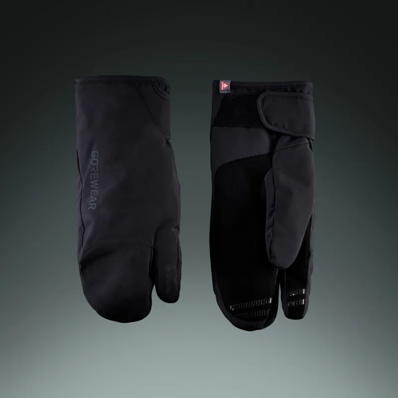 Gorewear Gore-Tex Insulated Trigger Gloves in Black-1