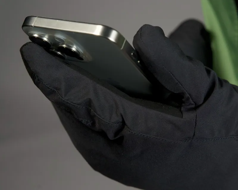 Gorewear Gore-Tex Insulated Trigger Gloves in Black-4