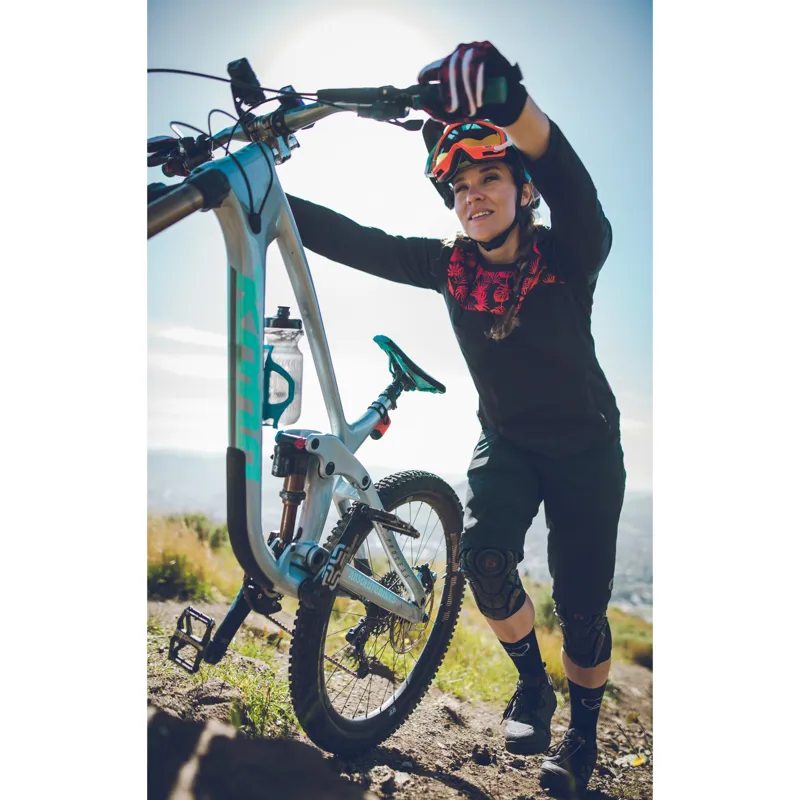 Lezyne Flow SL Water Bottle Cage Left Side Entry in Black -1