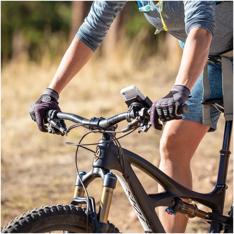 Nite Ize Squeeze Rotating Smartphone Bike Bar Mount-2