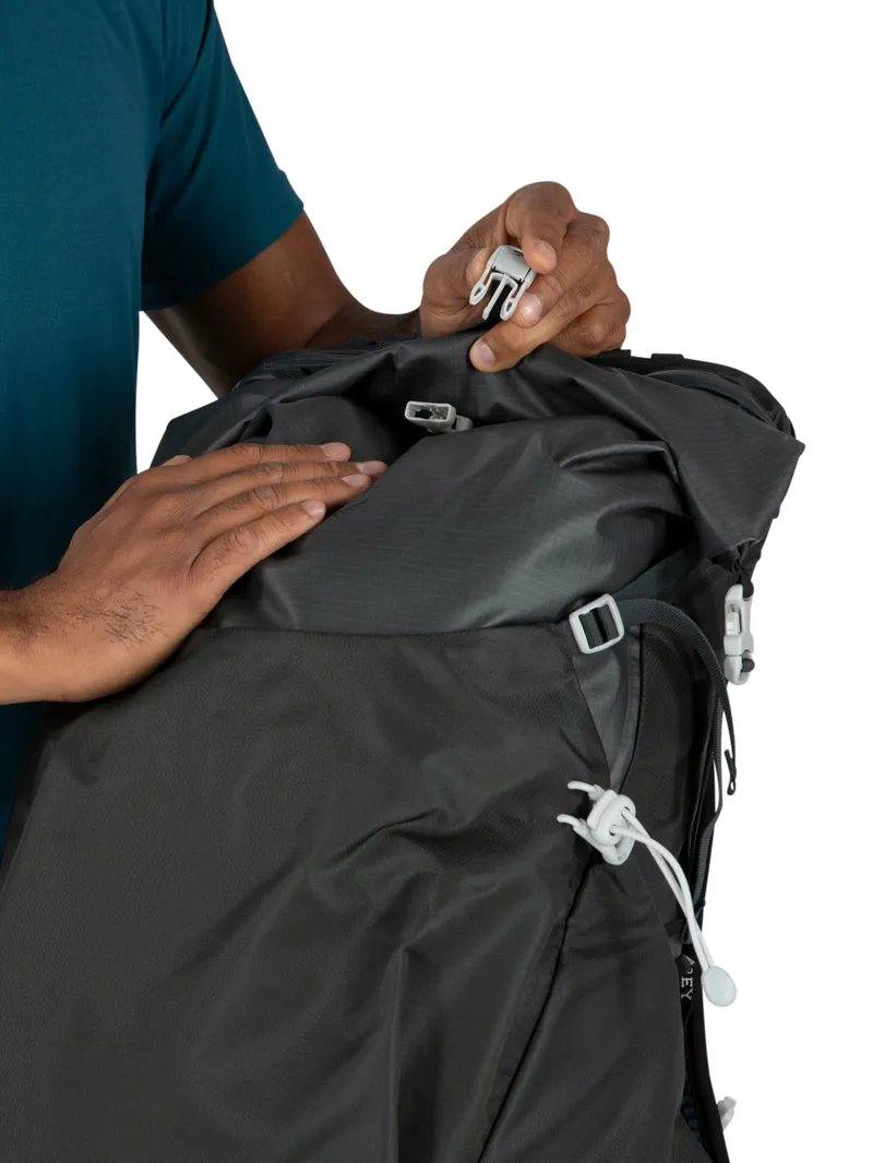 Osprey Downburst 26 in Dark Charcoal-4