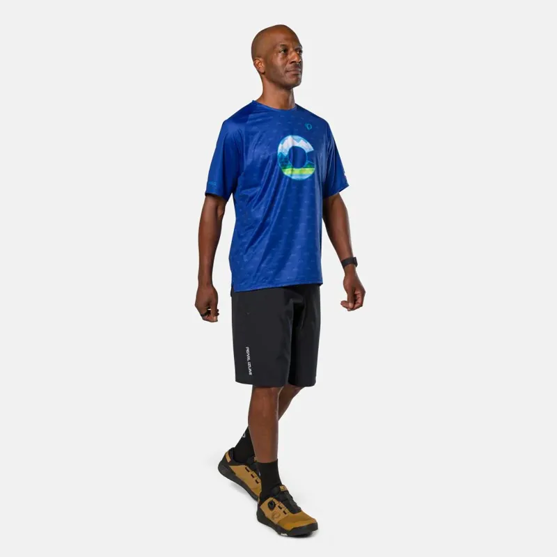 Pearl Izumi Summit Short With Liner in Black-4