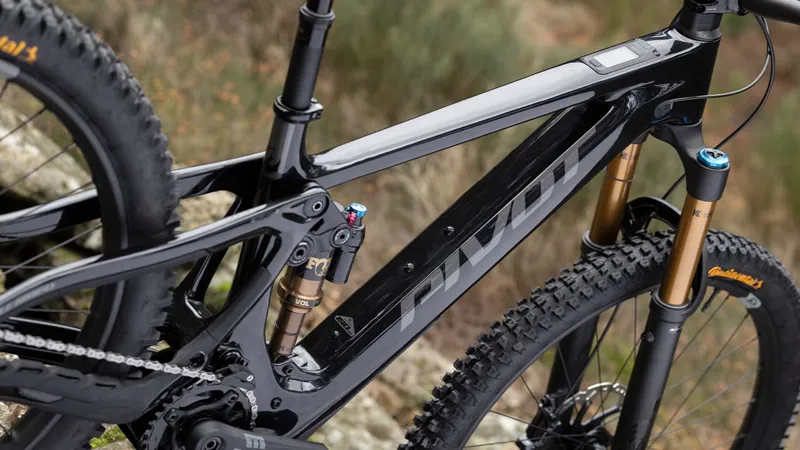 Pivot Cycles Shuttle AMP'd Pro SRAM X0 Eagle in Black Metallic Stone-1