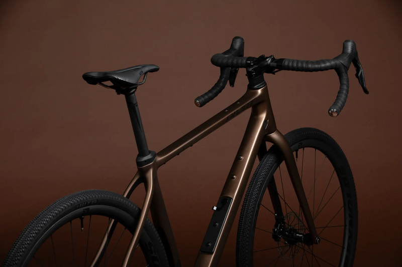 Pivot Cycles Vault Pro Apex in Copper Comet-1