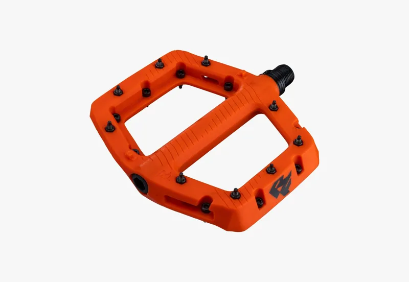 Raceface Chester Composite Pedal Set Large in Orange-2