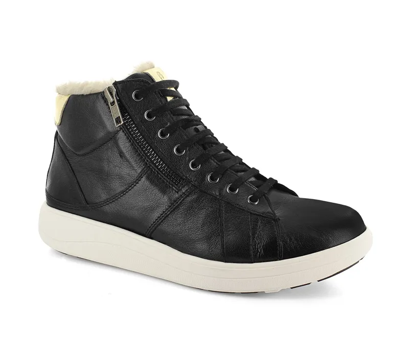 Strive Chatsworth II in Black