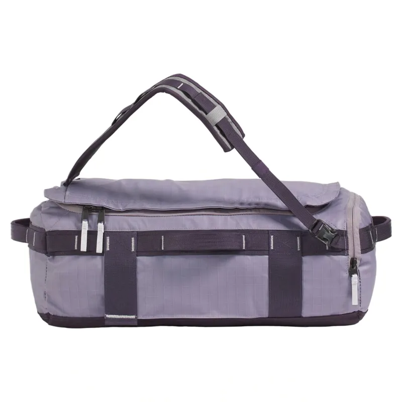 The North Face Voyager Duffel 32L in Transcendent Grey/Endless Dusk