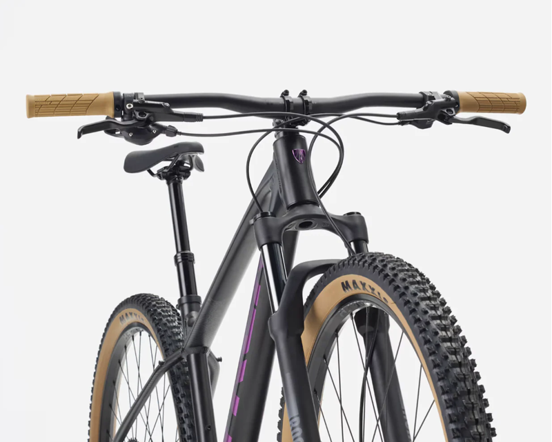 Trek Marlin 7 Gen 3 Mountain Bike in Matte Dark Web/Clear Gloss-3